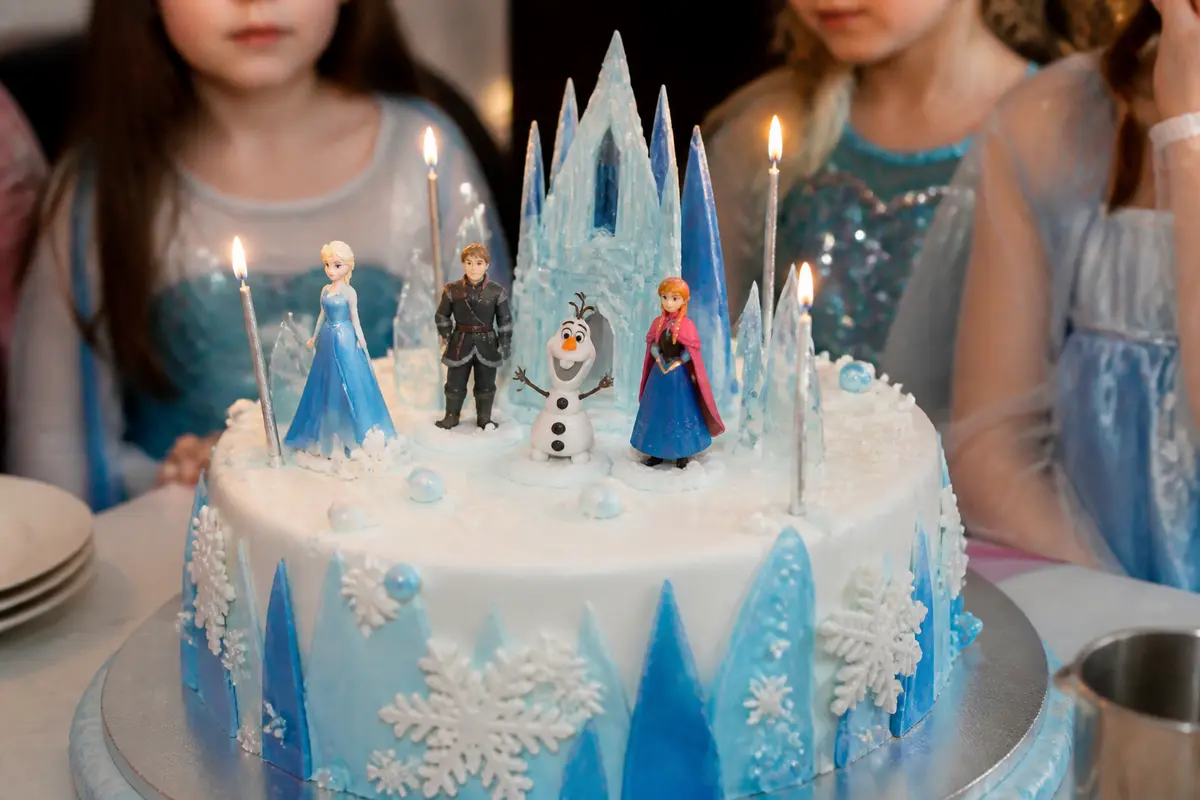Gâteau Reine des Neiges : 10 idées magiques pour anniversaire !